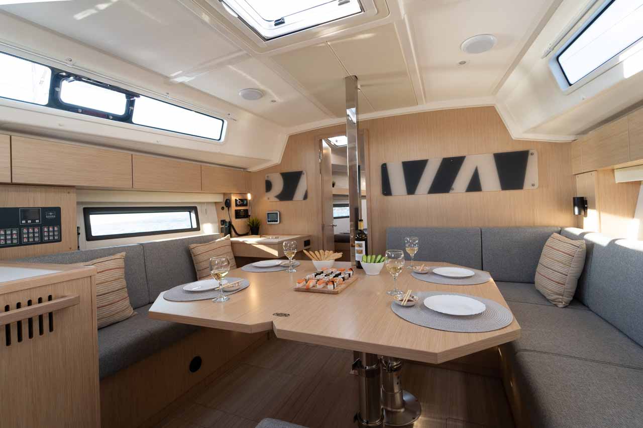 Bavaria C42 — photo 22