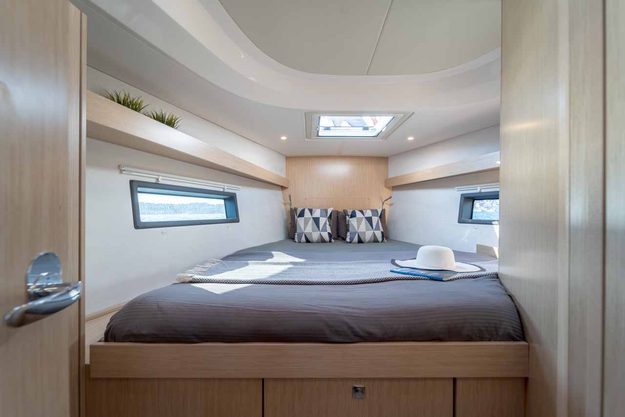 Bavaria C42 — photo 28