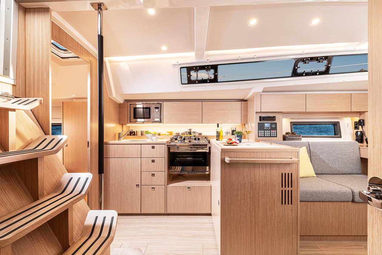 Bavaria C38 — photo 9