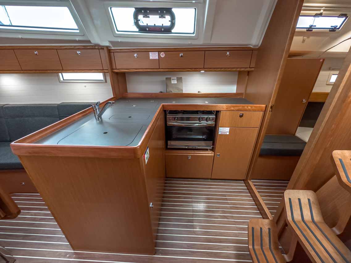 Bavaria Cruiser 37 - 3 cab. — photo 12