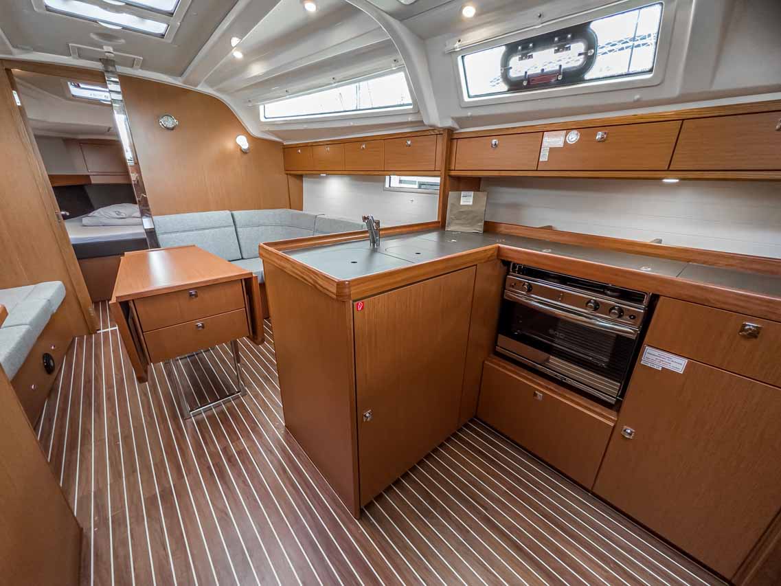Bavaria Cruiser 37 - 3 cab. — photo 7