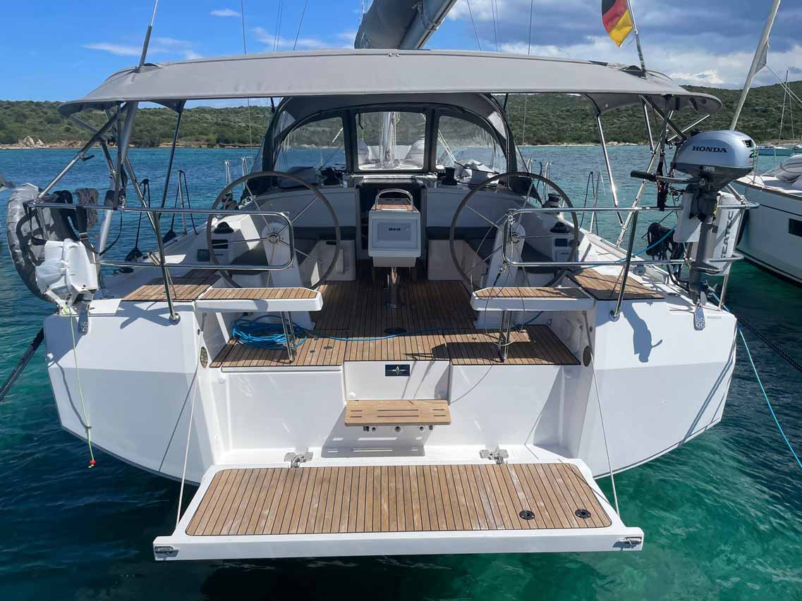 Bavaria C42 — photo 1