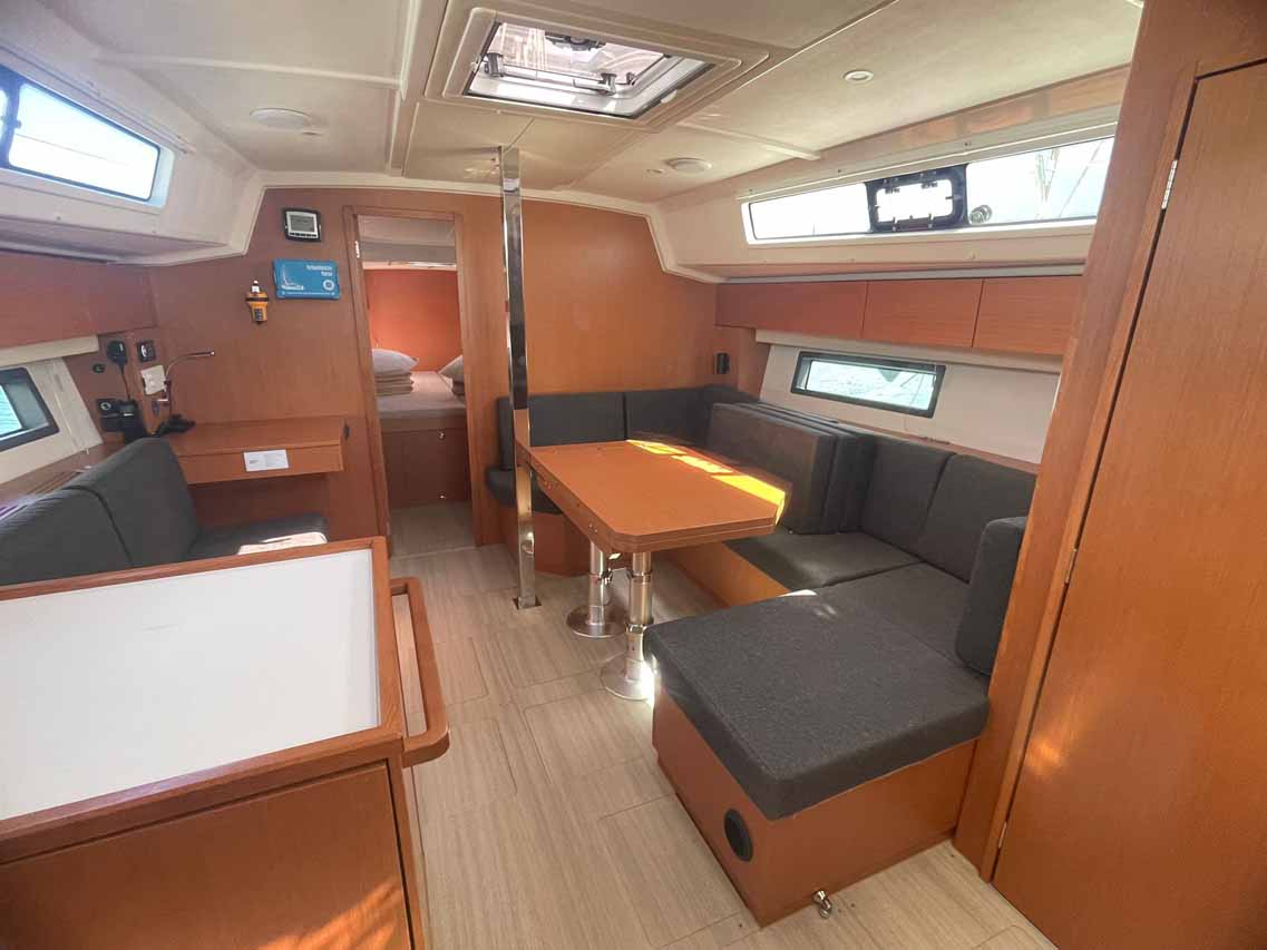 Bavaria C42 — photo 4