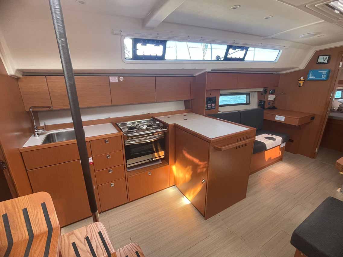 Bavaria C42 — photo 5