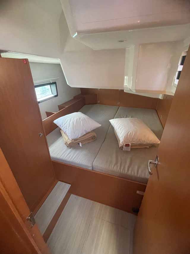 Bavaria C42 — photo 7