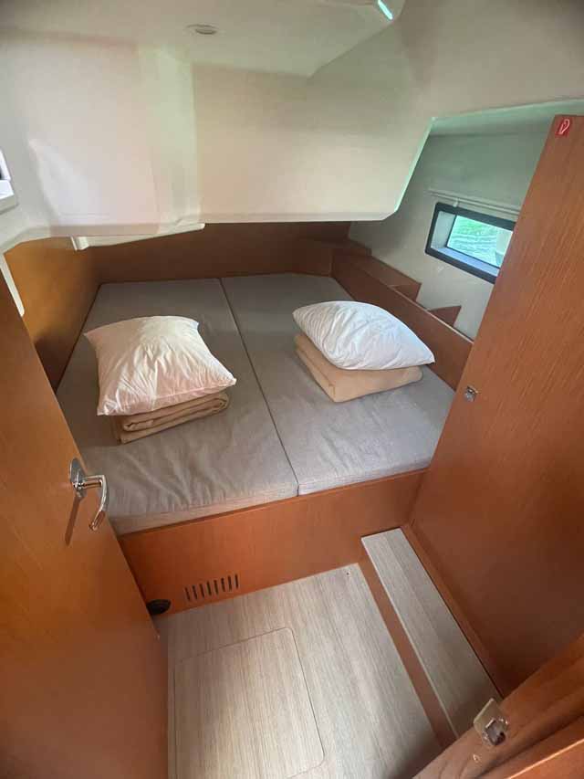 Bavaria C42 — photo 8