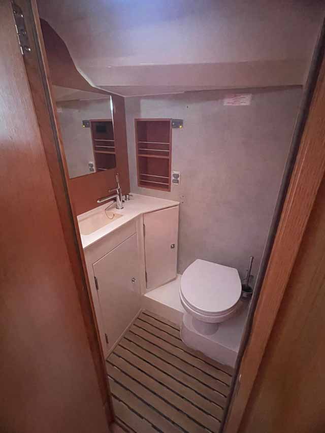Bavaria C42 — photo 9