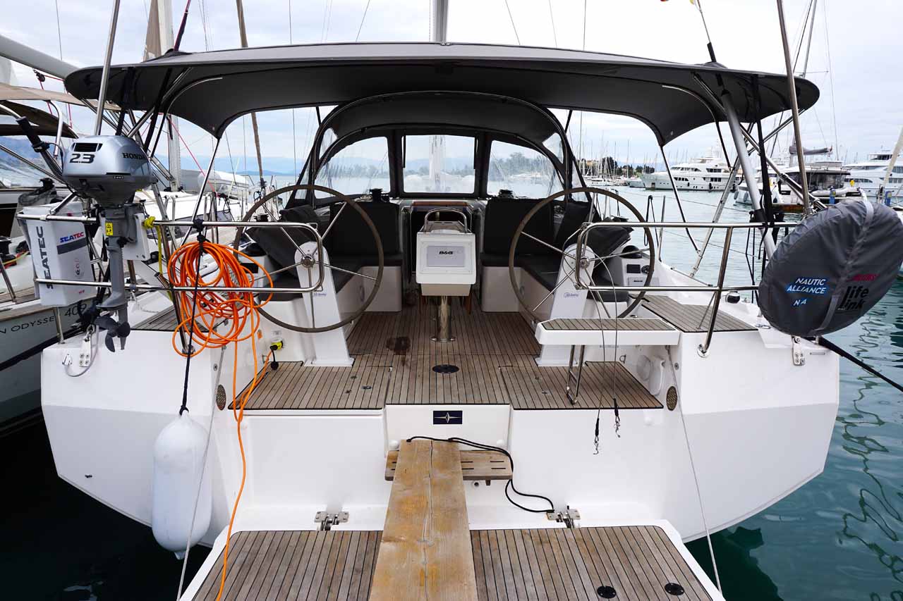 Bavaria C42 — photo 1