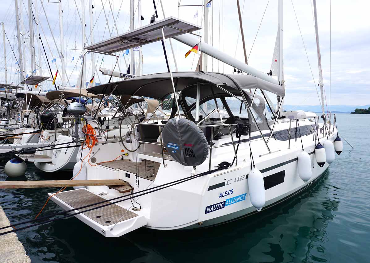 Bavaria C42 — photo 4