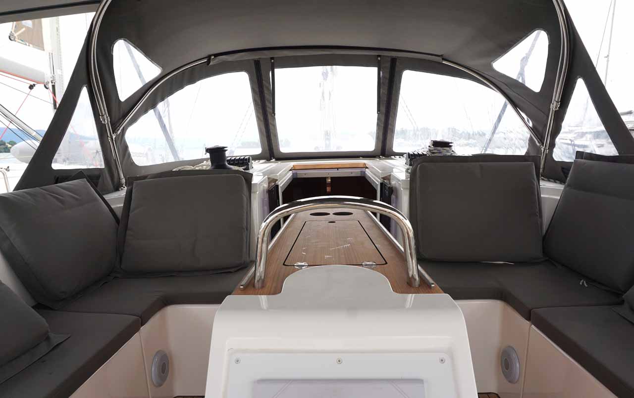 Bavaria C42 — photo 9
