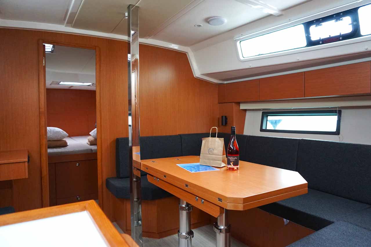 Bavaria C42 — photo 11