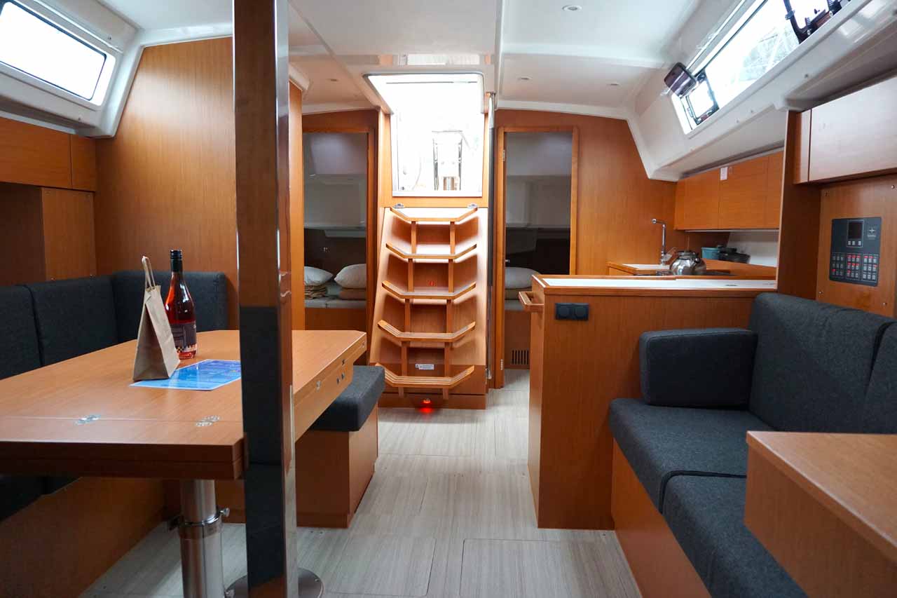 Bavaria C42 — photo 14