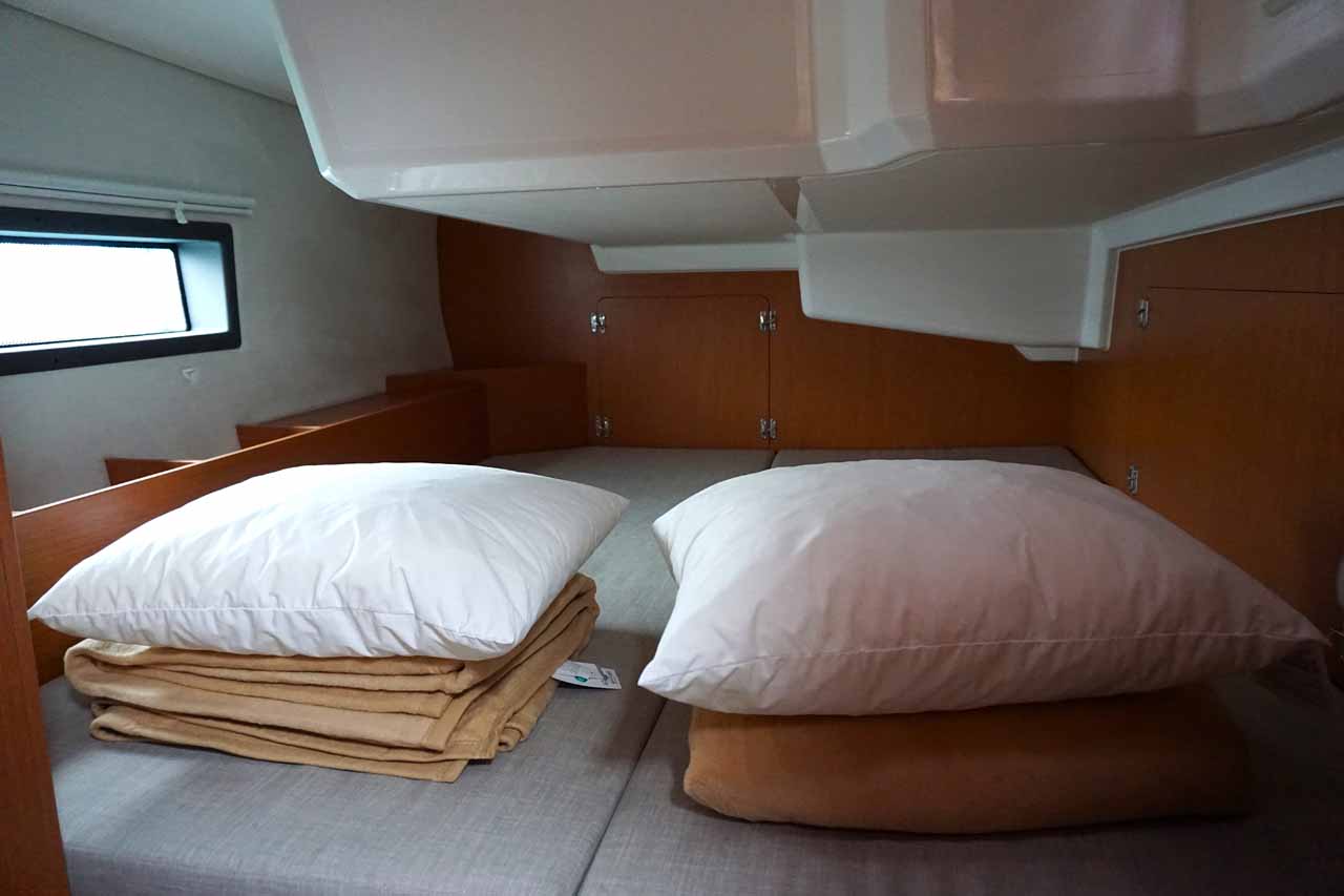 Bavaria C42 — photo 16
