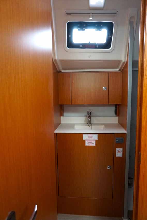 Bavaria C42 — photo 18