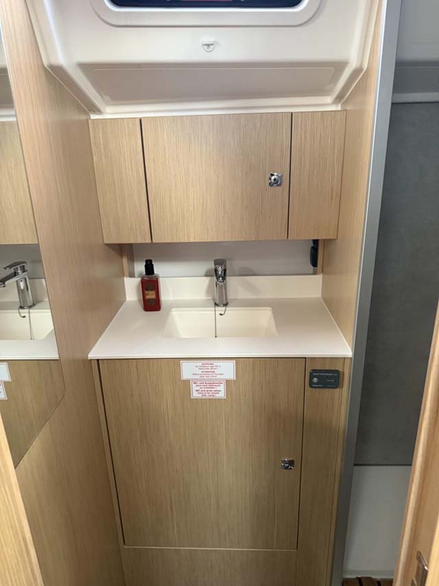 Bavaria C42 Style — photo 13