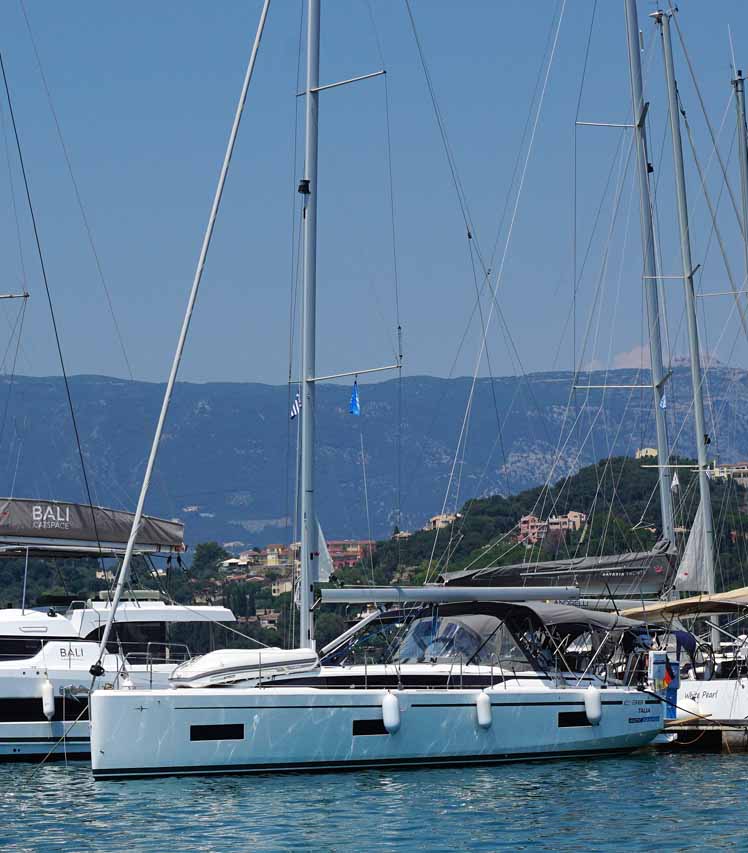 Bavaria C38 — photo 9