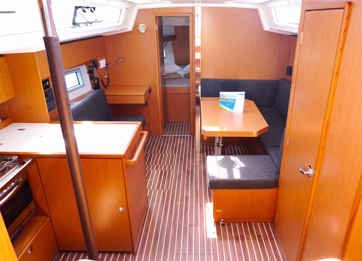 Bavaria C38 — photo 10