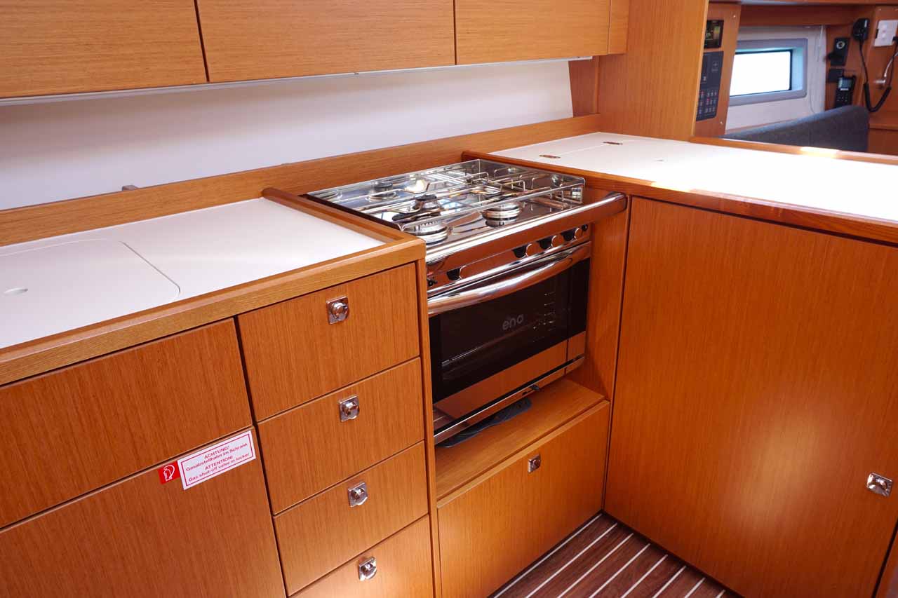 Bavaria C38 — photo 14