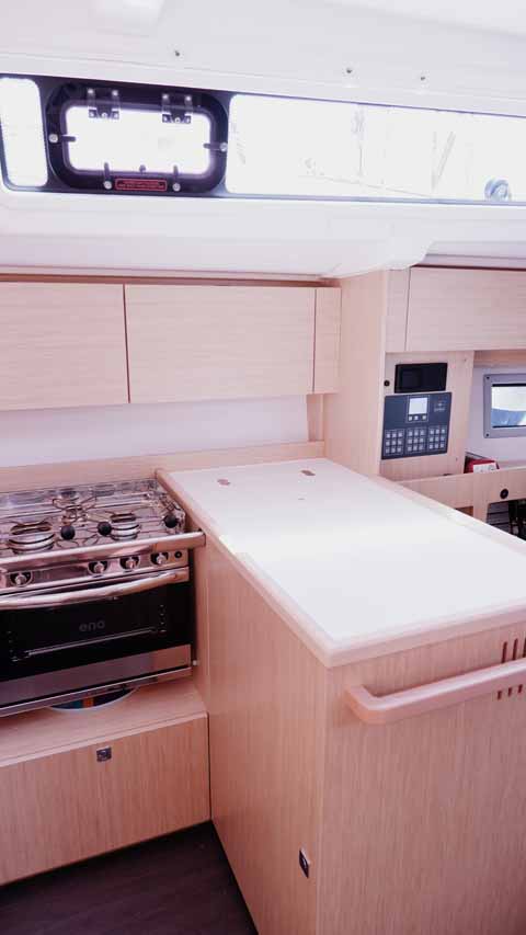 Bavaria C38 — photo 8