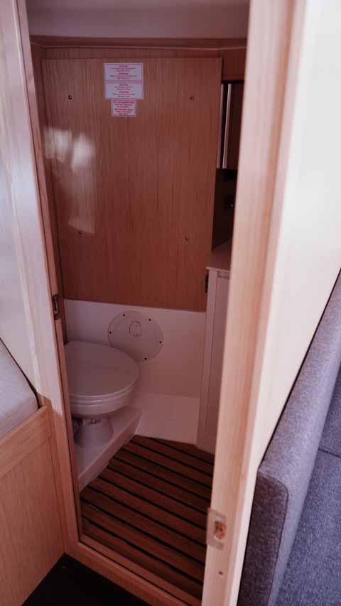 Bavaria C38 — photo 12