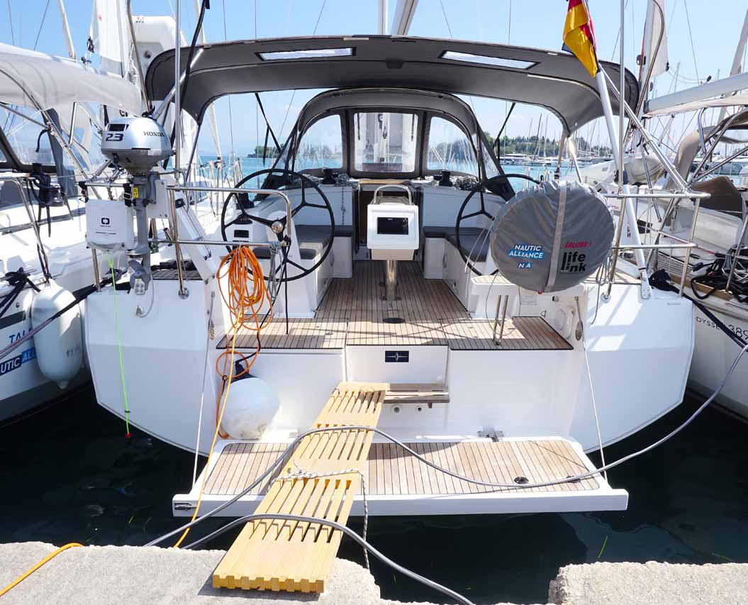 Bavaria C38 — photo 1