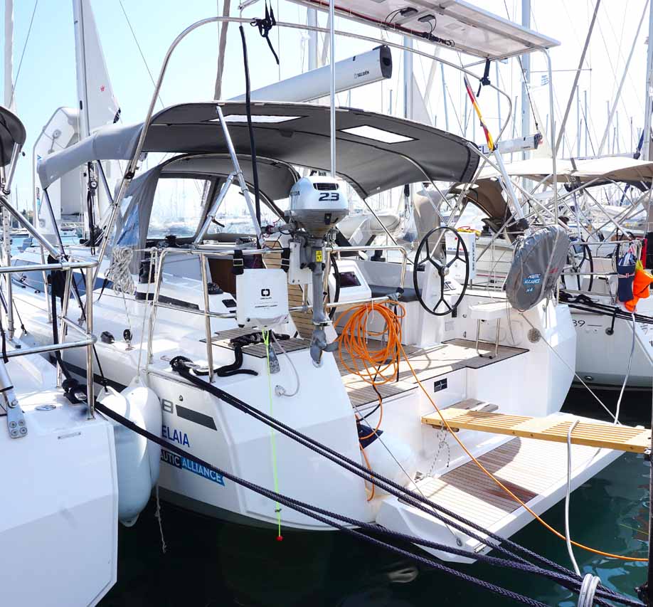 Bavaria C38 — photo 10
