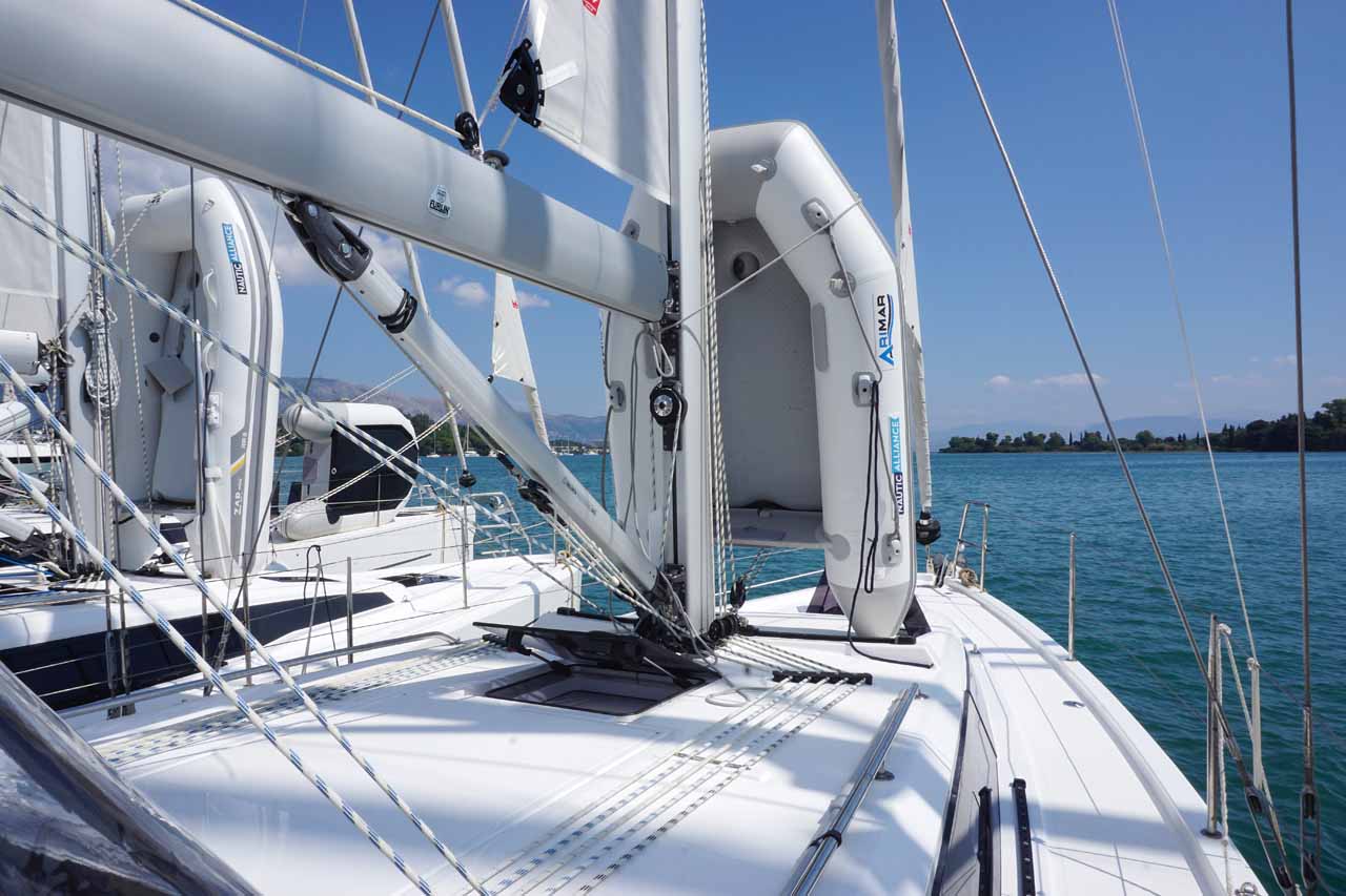 Bavaria C38 — photo 12