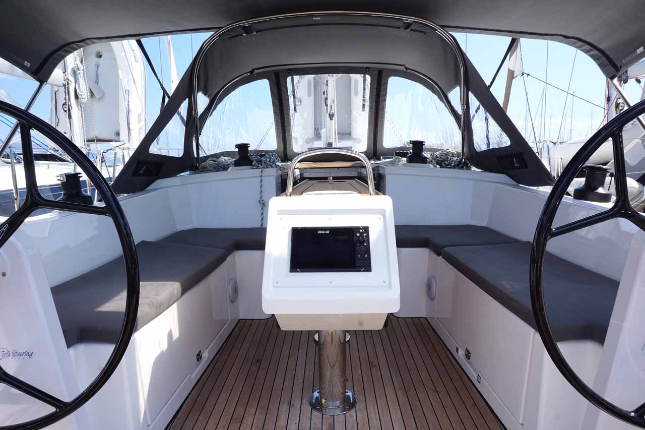 Bavaria C38 — photo 16