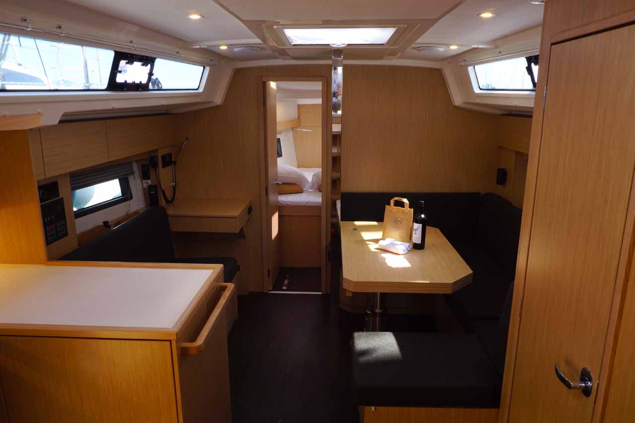 Bavaria C38 — photo 18