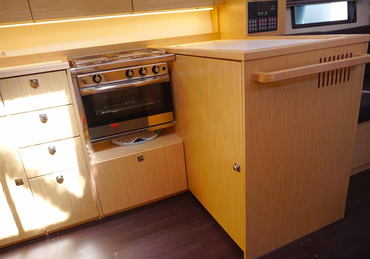 Bavaria C38 — photo 21