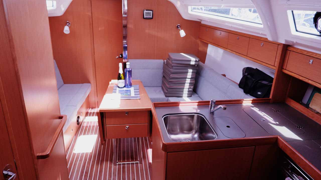 Bavaria Cruiser 37 - 3 cab. — photo 8