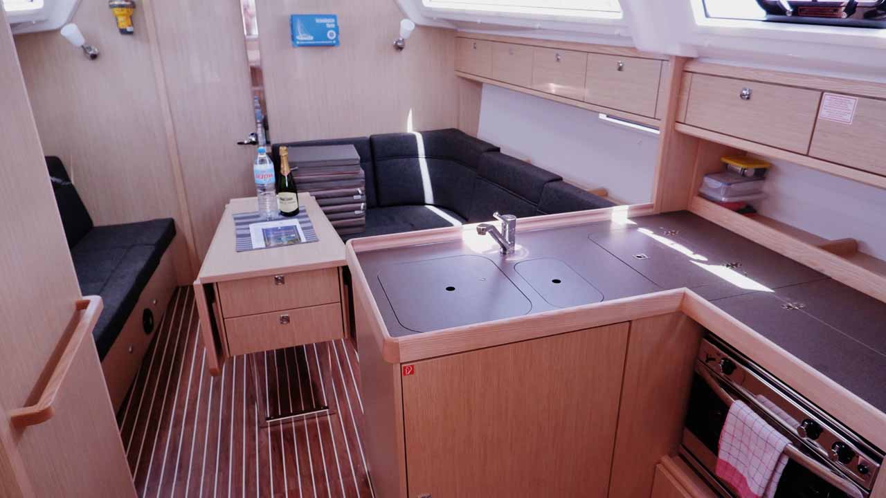 Bavaria Cruiser 37 - 3 cab. — photo 9