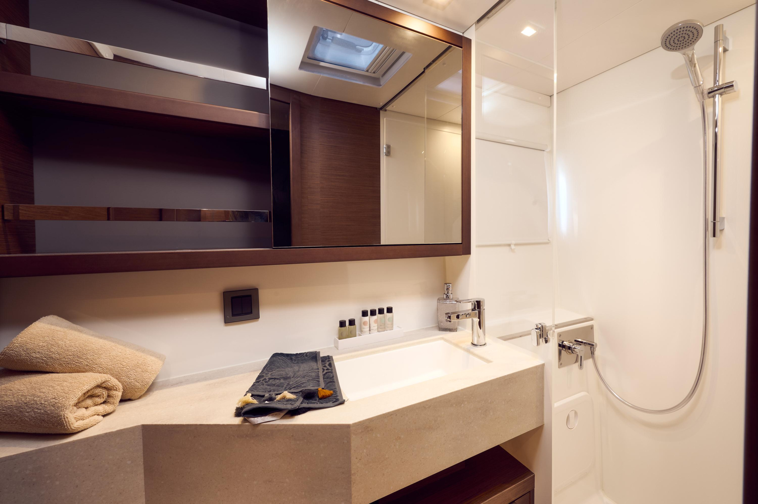 Lagoon 46 - 4 + 2 cab. — photo 18