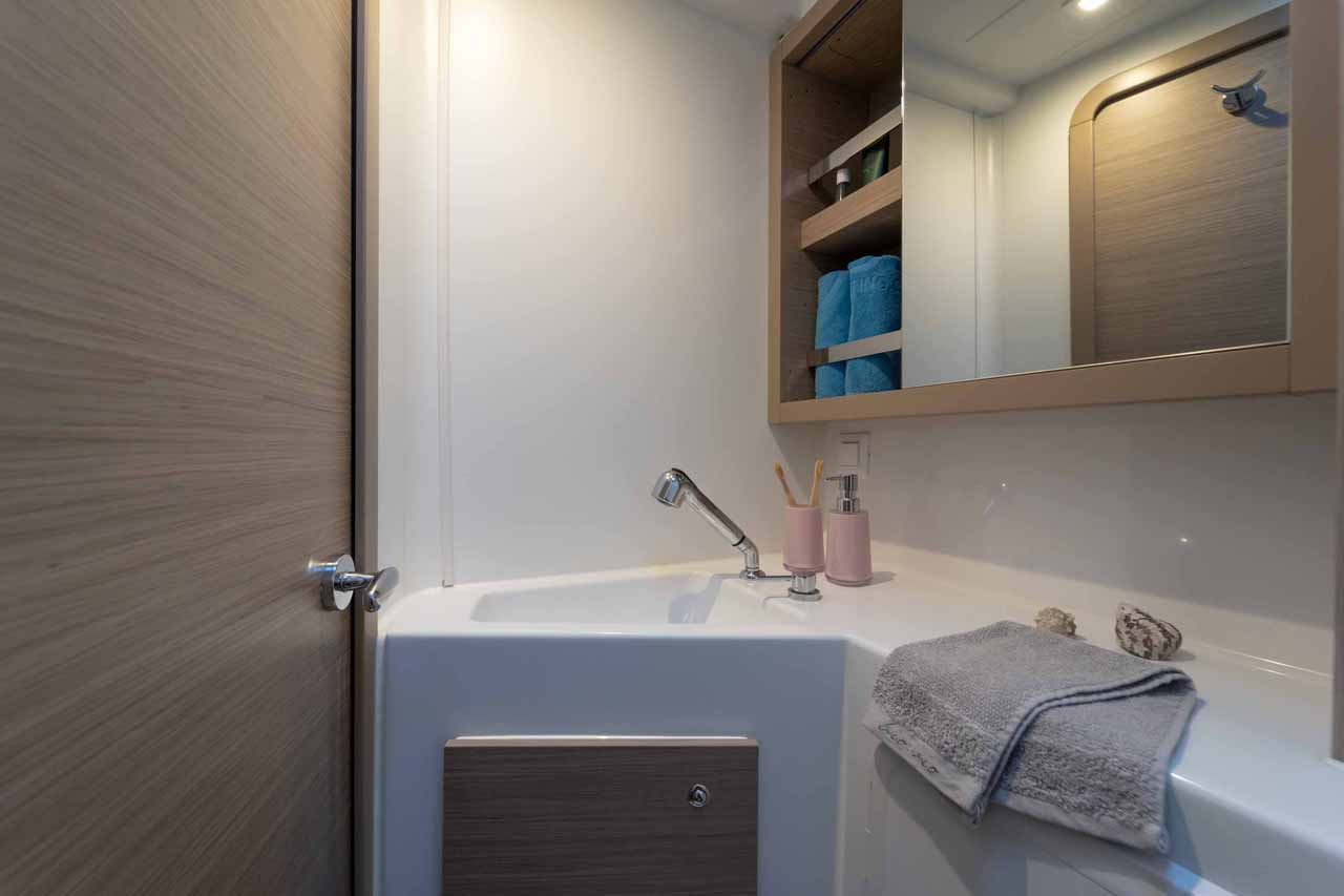 Lagoon 42 - 4 + 2 cab. — photo 33