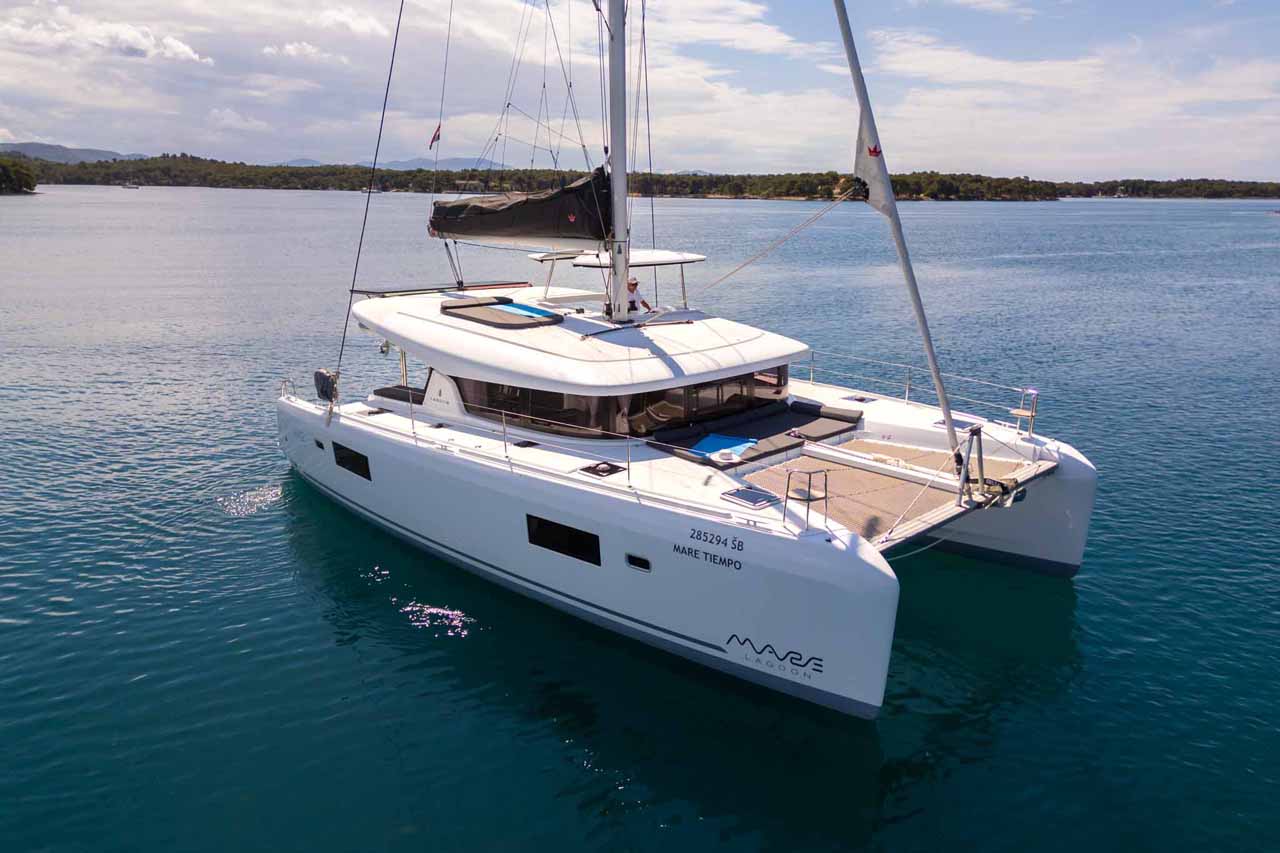 Lagoon 42 - 4 + 2 cab. — photo 1
