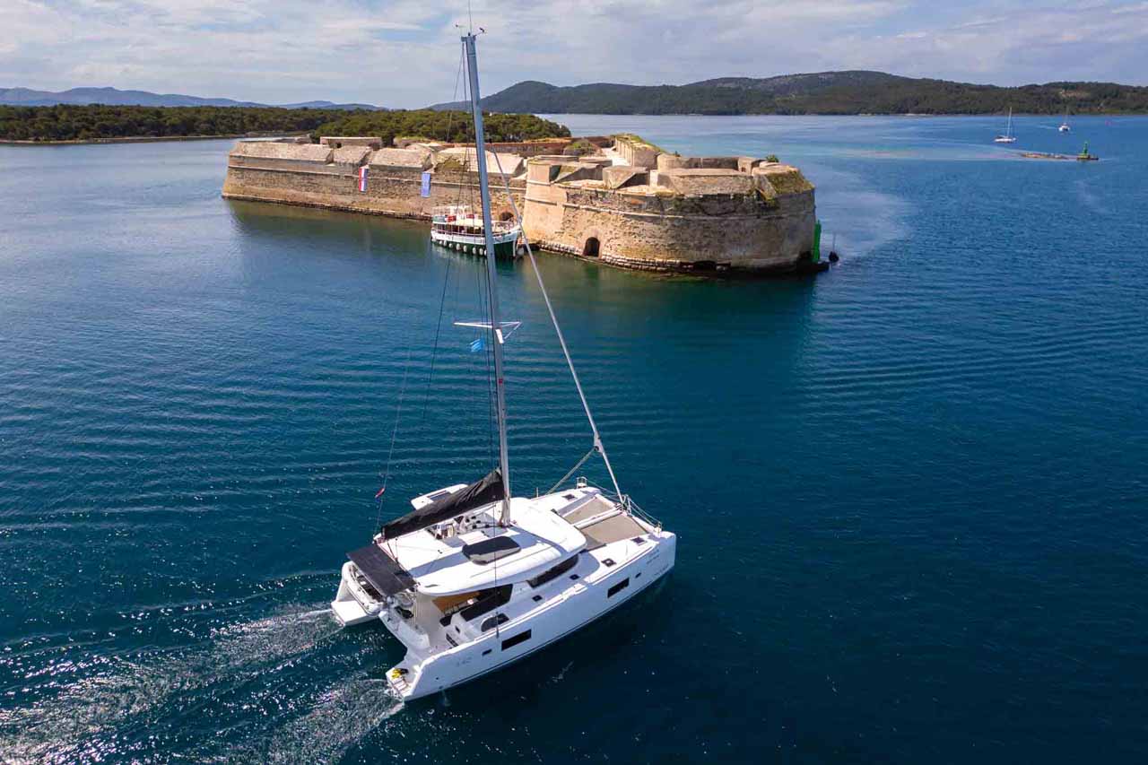 Lagoon 42 - 4 + 2 cab. — photo 4