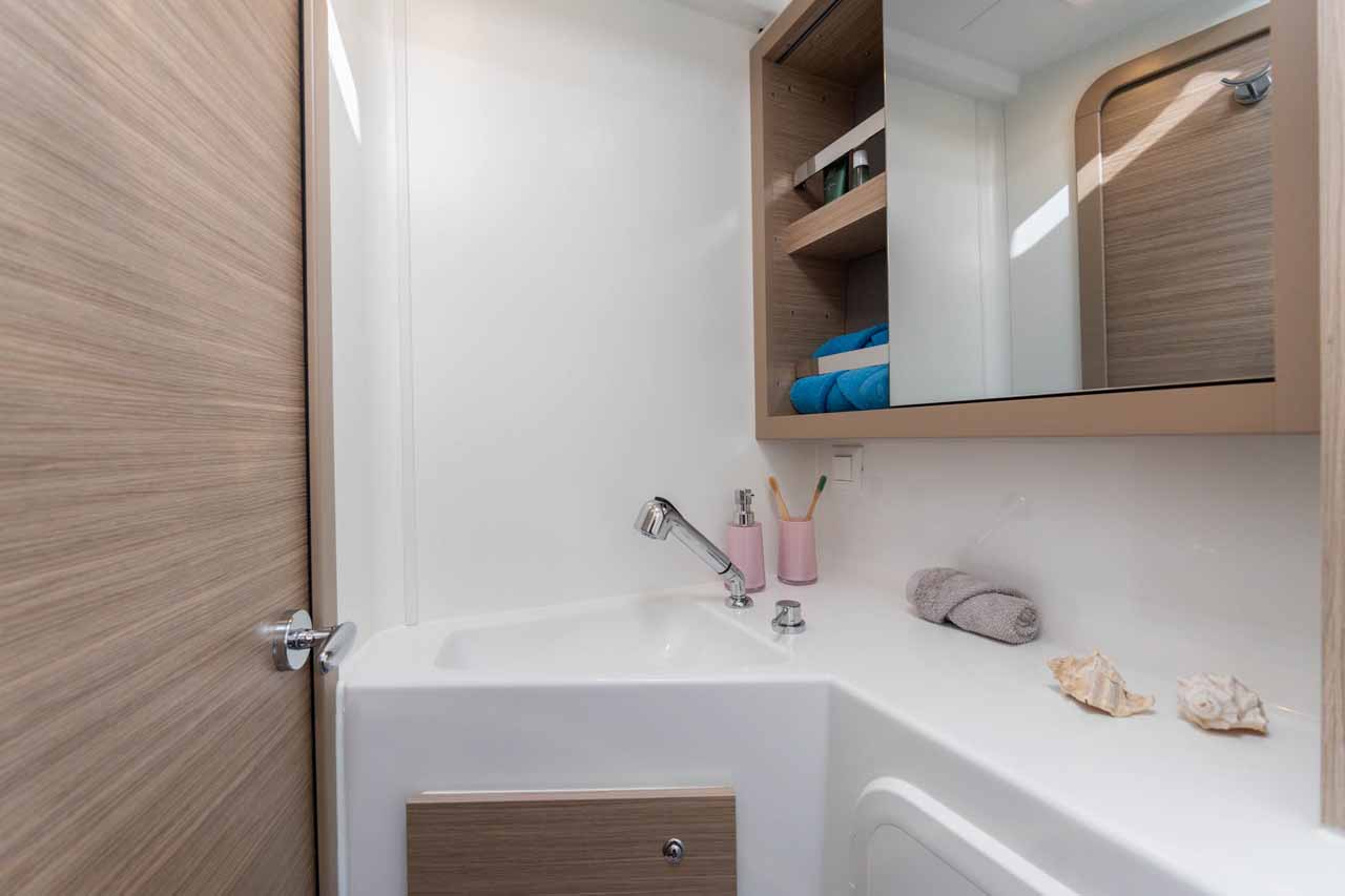 Lagoon 42 - 4 + 2 cab. — photo 29