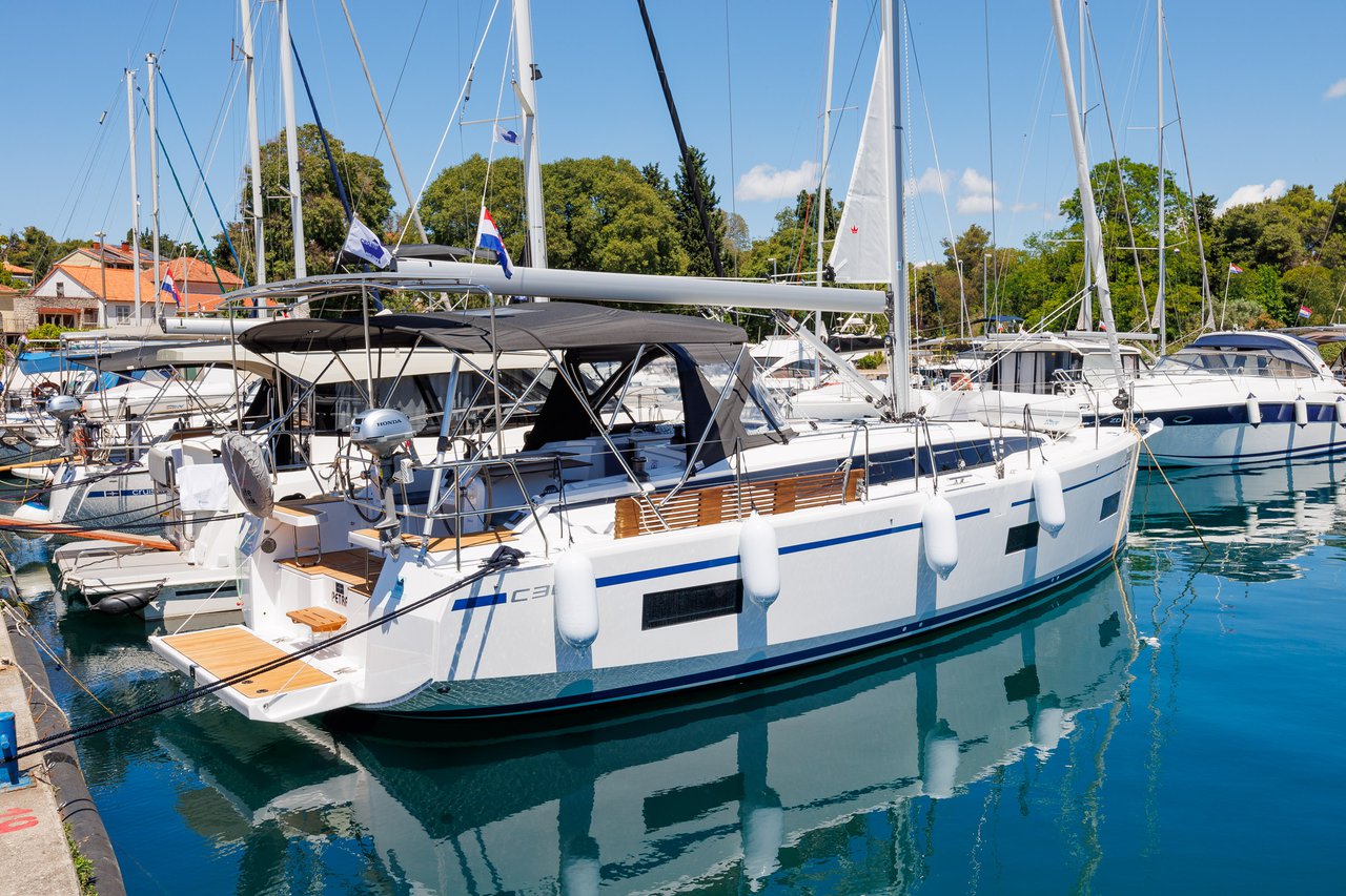 Bavaria C38 — photo 6