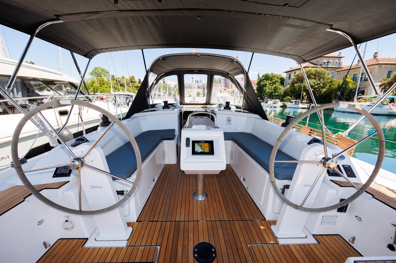 Bavaria C38 — photo 8