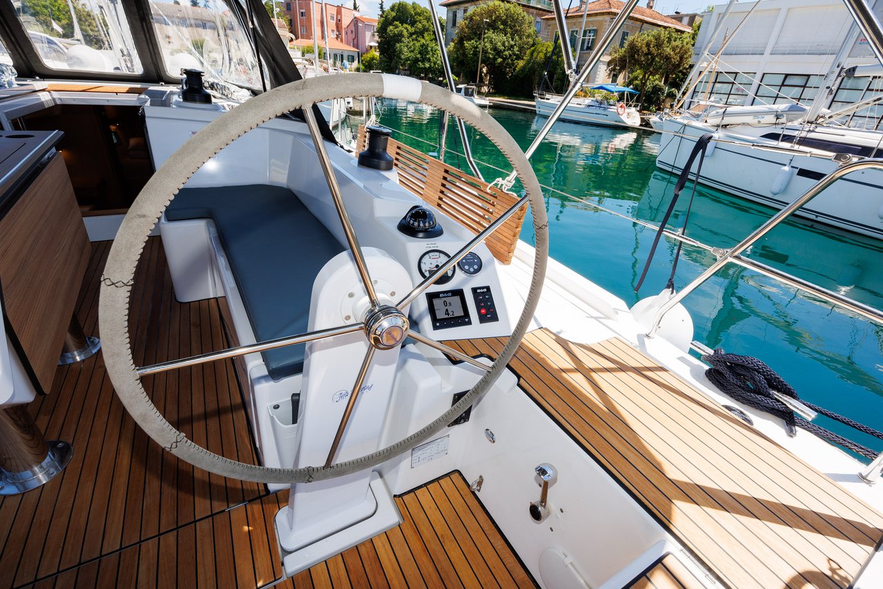 Bavaria C38 — photo 9