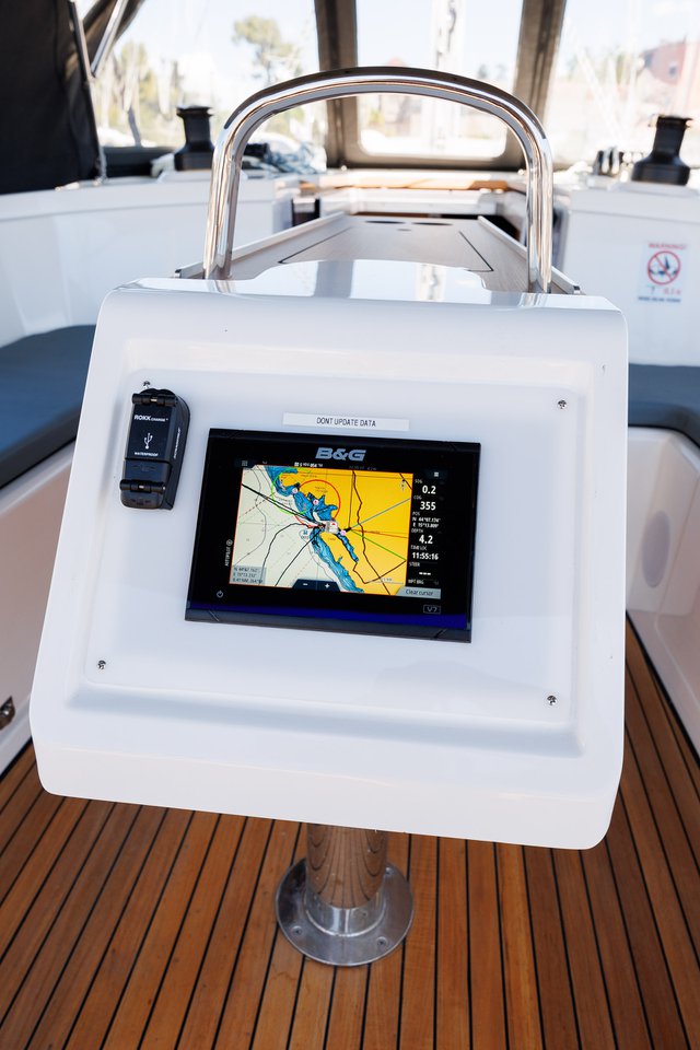 Bavaria C38 — photo 10