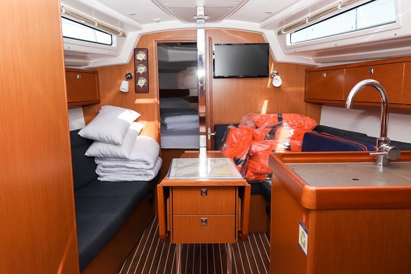 Bavaria Cruiser 34 — photo 7