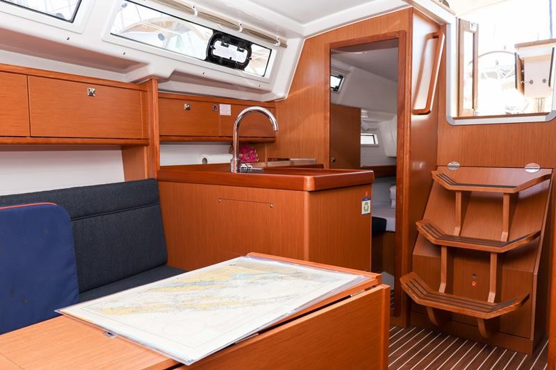 Bavaria Cruiser 34 — photo 8