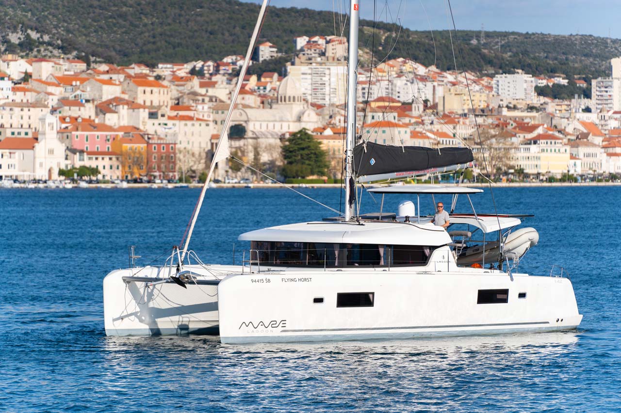 Lagoon 42 - 4 + 2 cab. — photo 1