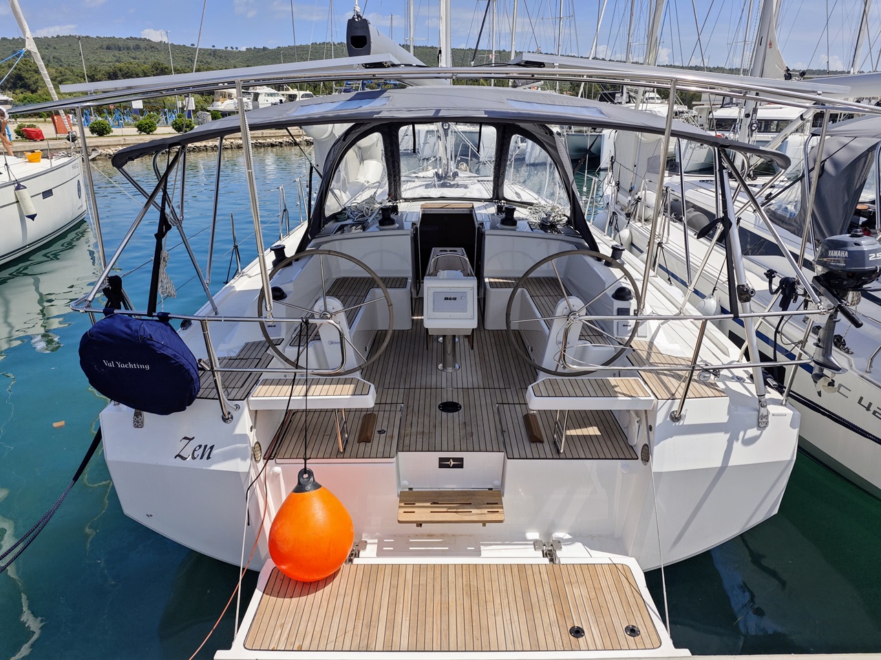 Bavaria C42 — photo 3