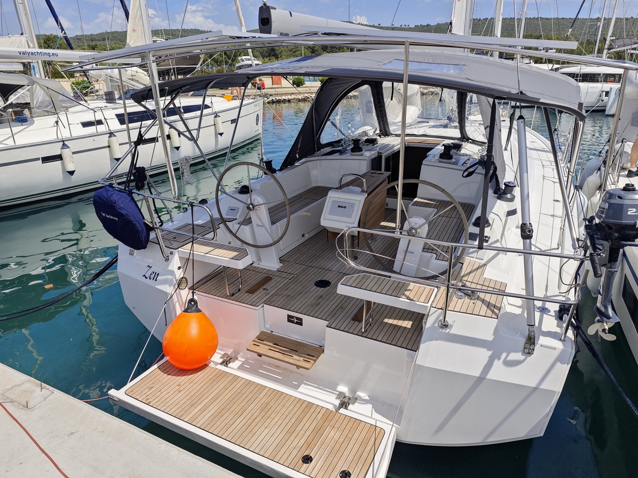 Bavaria C42 — photo 4