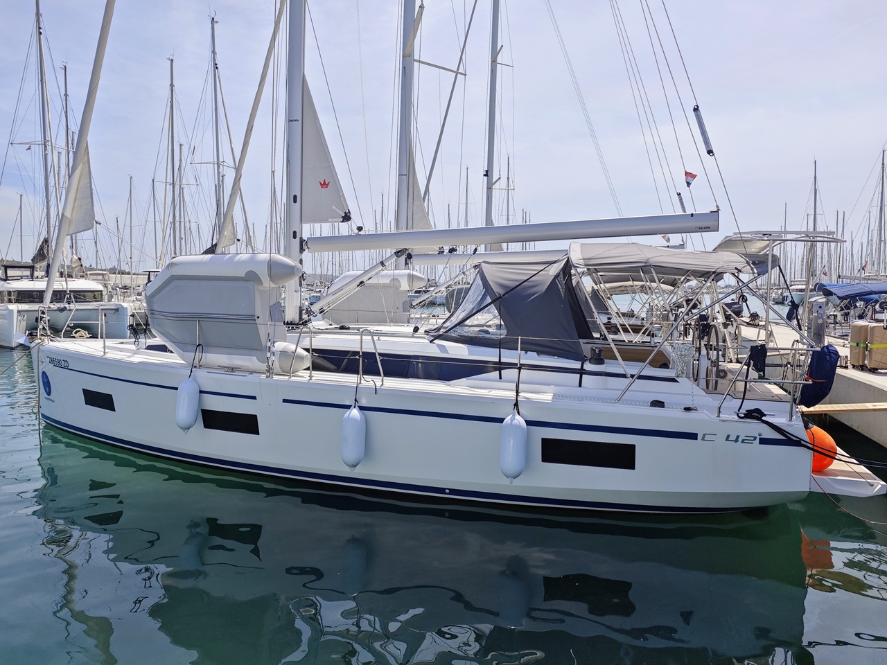 Bavaria C42 — photo 5