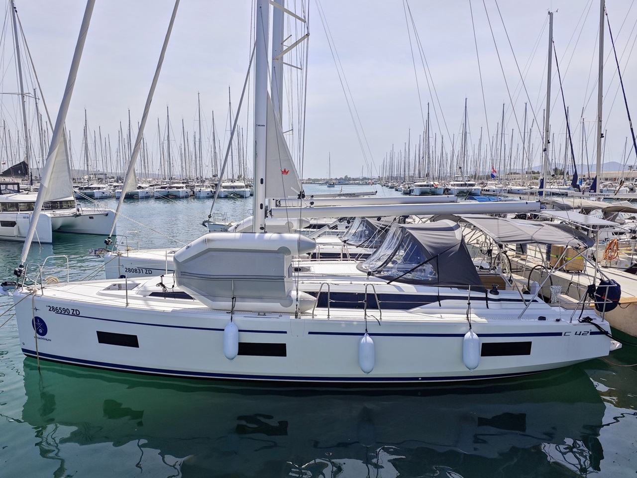 Bavaria C42 — photo 6