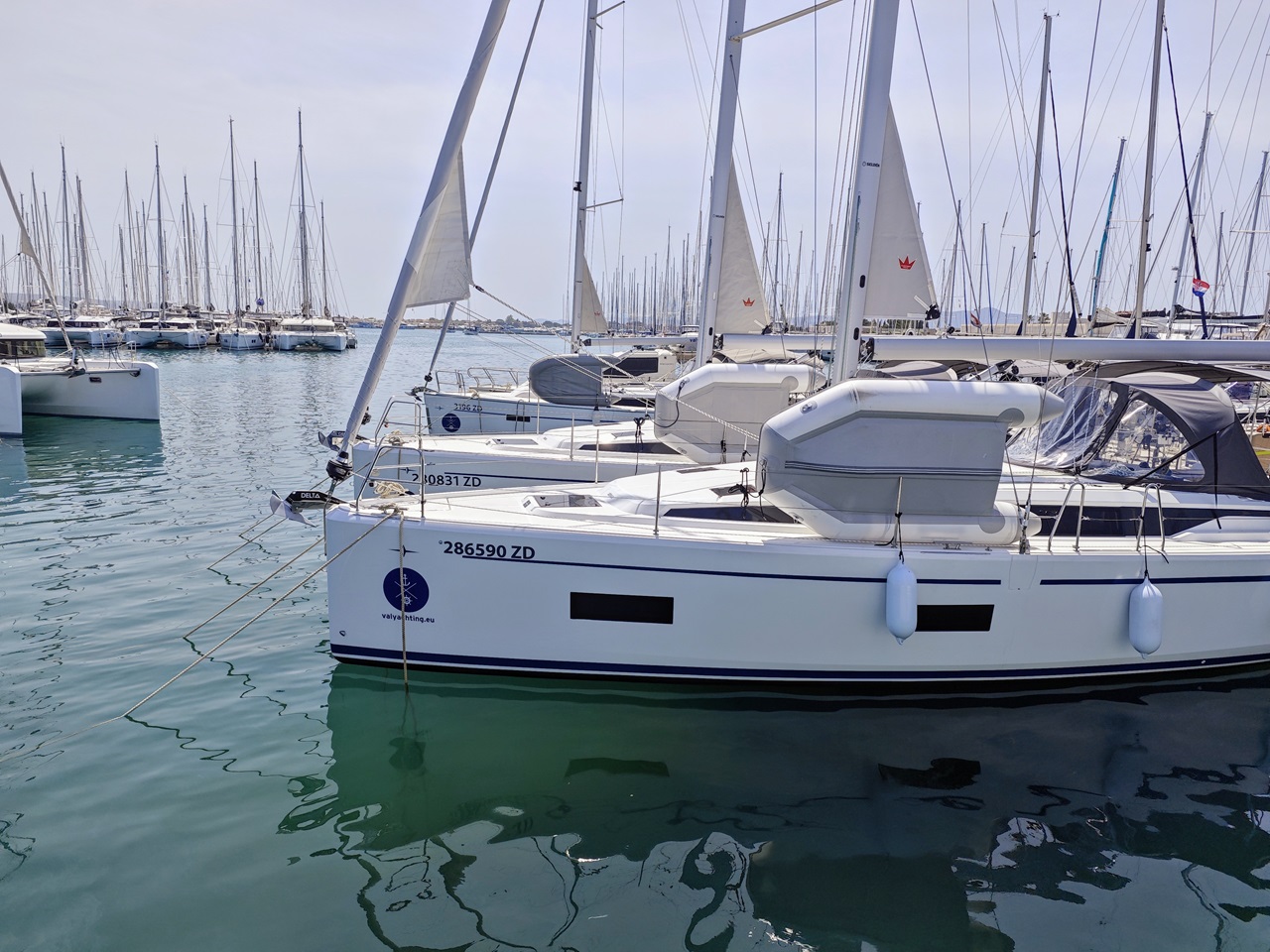 Bavaria C42 — photo 7