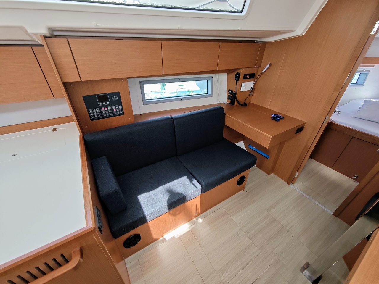 Bavaria C42 — photo 12